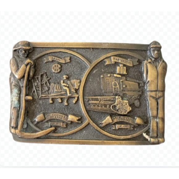 Vintage IH International Harvester Farm Tractor Limited Edition Belt Buckle - Picture 1 of 10